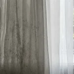 sedy-plak-na-tylu-narusuje-dychani-a-kazi-vzhled-interieru.webp.webp